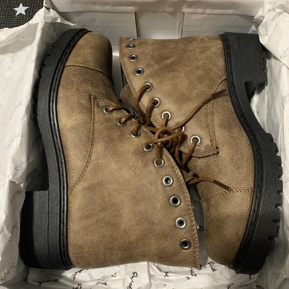 Qupid Ankle Boots - Picture 1 of 4